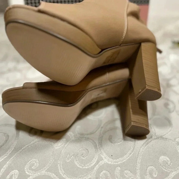 NIB! Stephen Ella back zipper, peekaboo toe, heeled booties size 9 - Picture 6 of 10